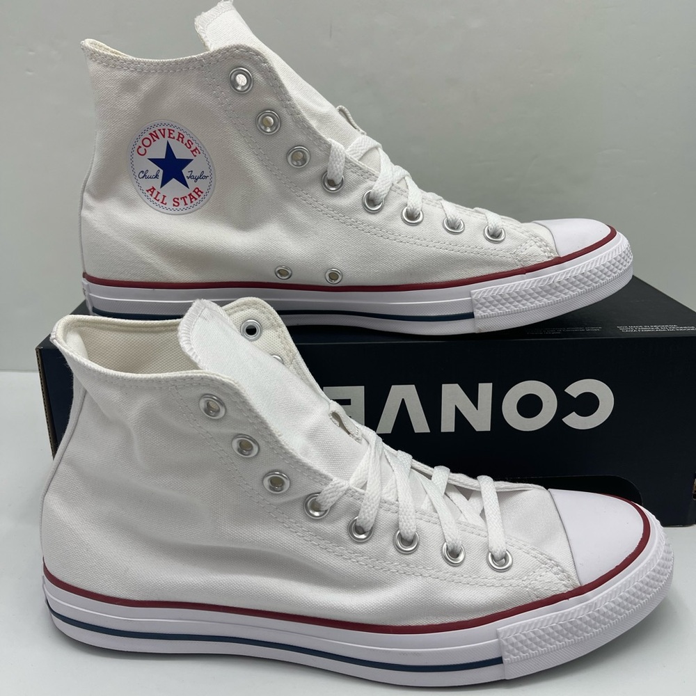 Converse Men’s Chuck Taylor All Star White High Top Shoes
Whit High-Top Sneakers